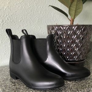 Stylish J crew Chelsea rain boots EXCELLENT condition
